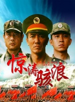 男人扒开美女内裤摸到爽